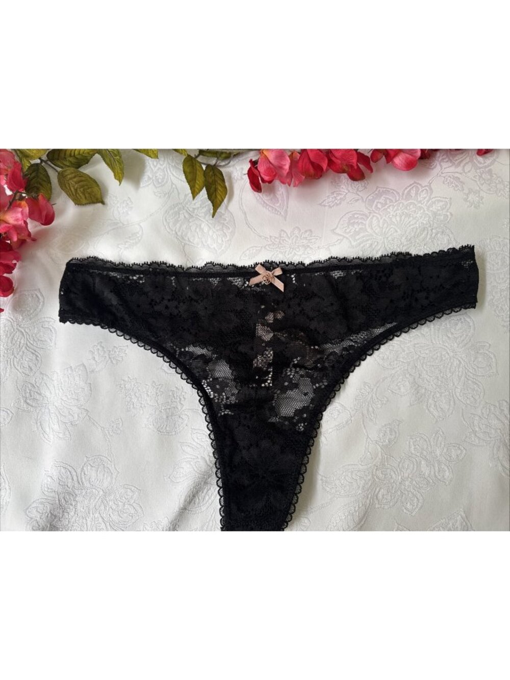 VICTORIA'S SECRET M BLACK BODY BY VICTORIA CHARM THONG SILKY LACE PANTIES NWT